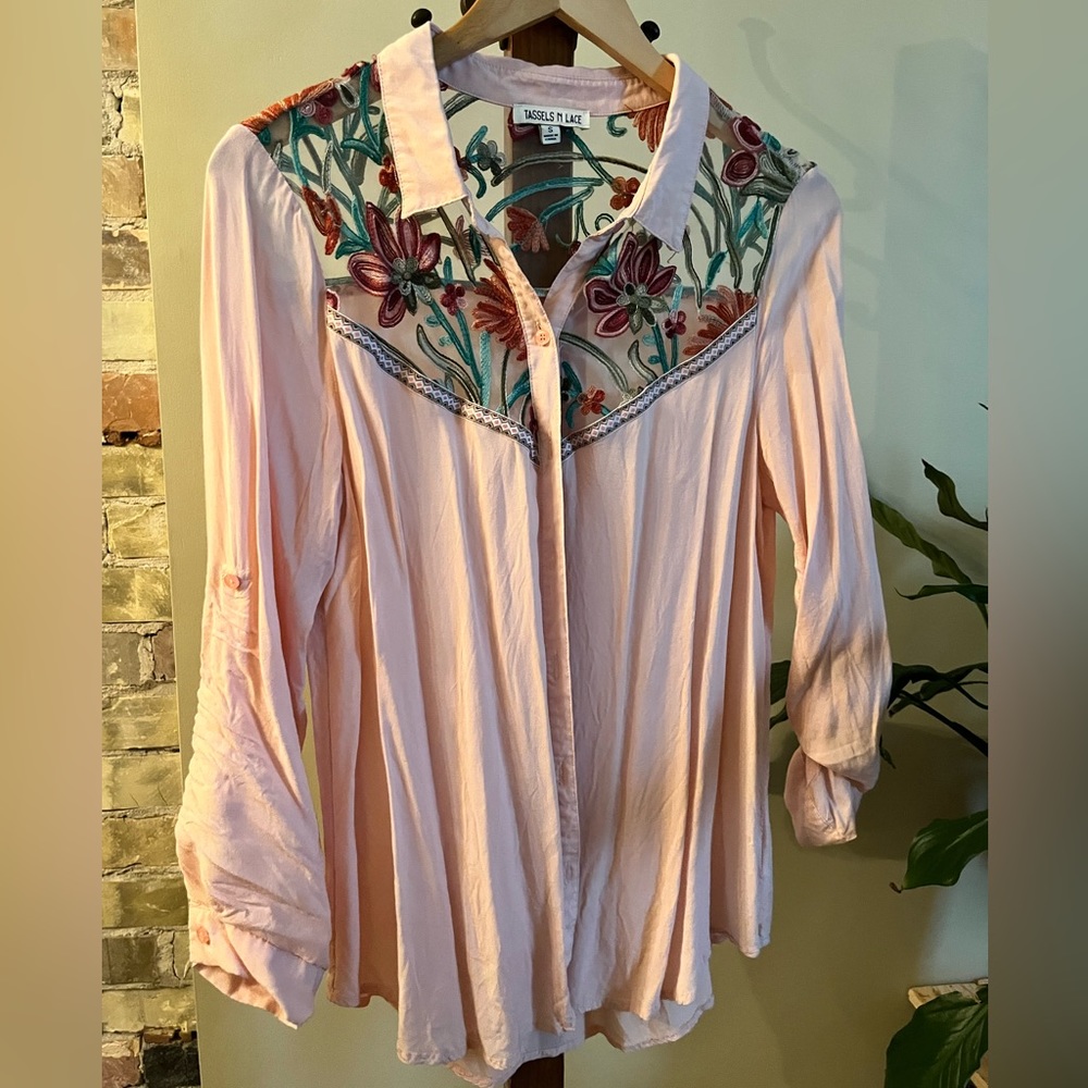Size Small pink button up with embroidery detail